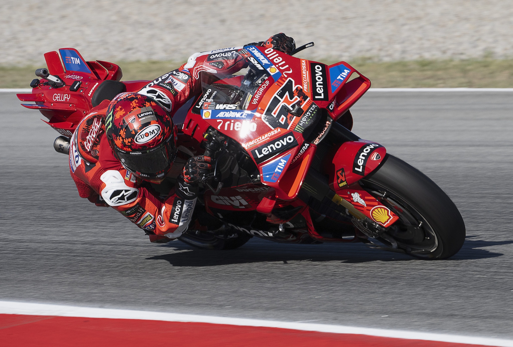 Bagnaia in gara a Barcellona.