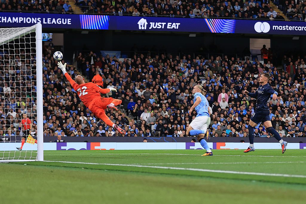 Il colpo di Haaland sul primo gol del City.