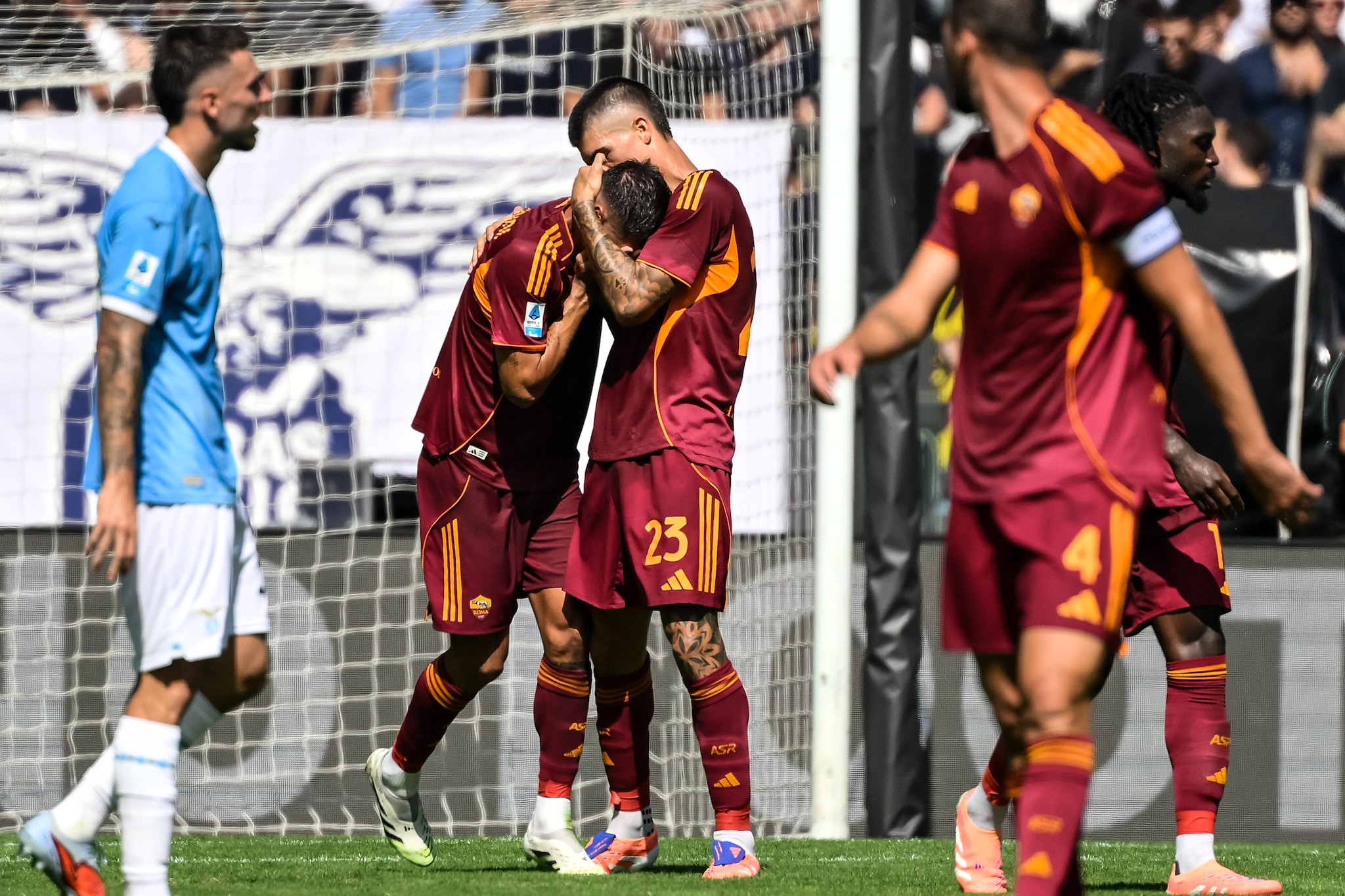 Le lacrime di Lorenzo Pellegrini dopo il gol decisivo alla Lazio.