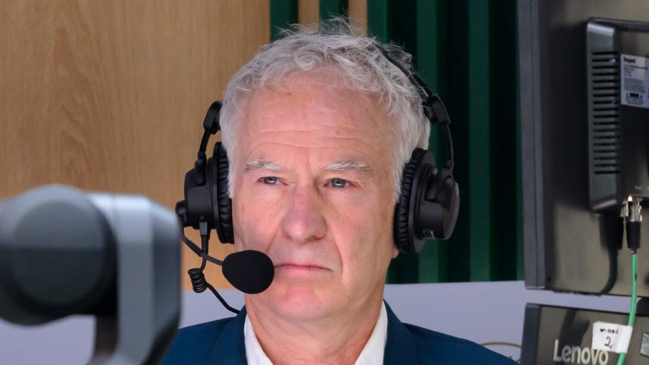 John McEnroe sgradevole in diretta allo US Open: "Grazie nonna". La replica: "Non è divertente"