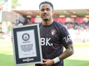 Kluivert-premiato-dal-Guinness-World-Record_-lex-Roma-e-entrato-nella-storia-del-calcio-300x225.jpg
