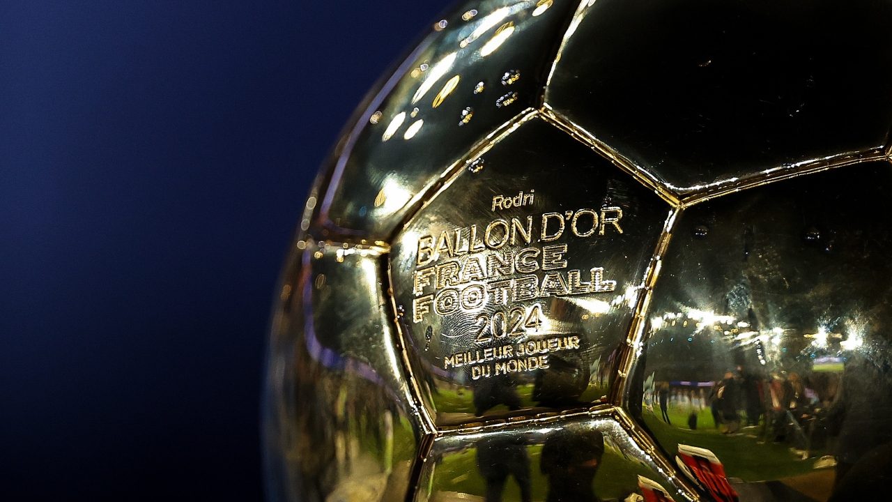 Quanto oro c'è davvero nel Pallone d'Oro? Quanto vale e come è fatto il trofeo più ambito al mondo
