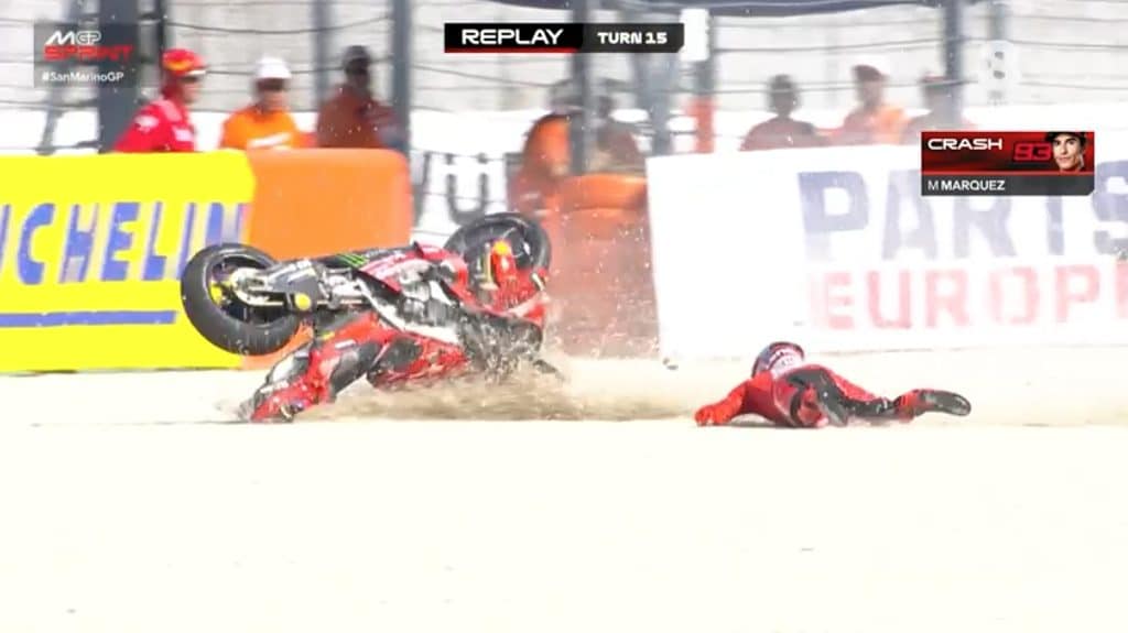 La caduta di Marc Marquez durante la Sprint Race.