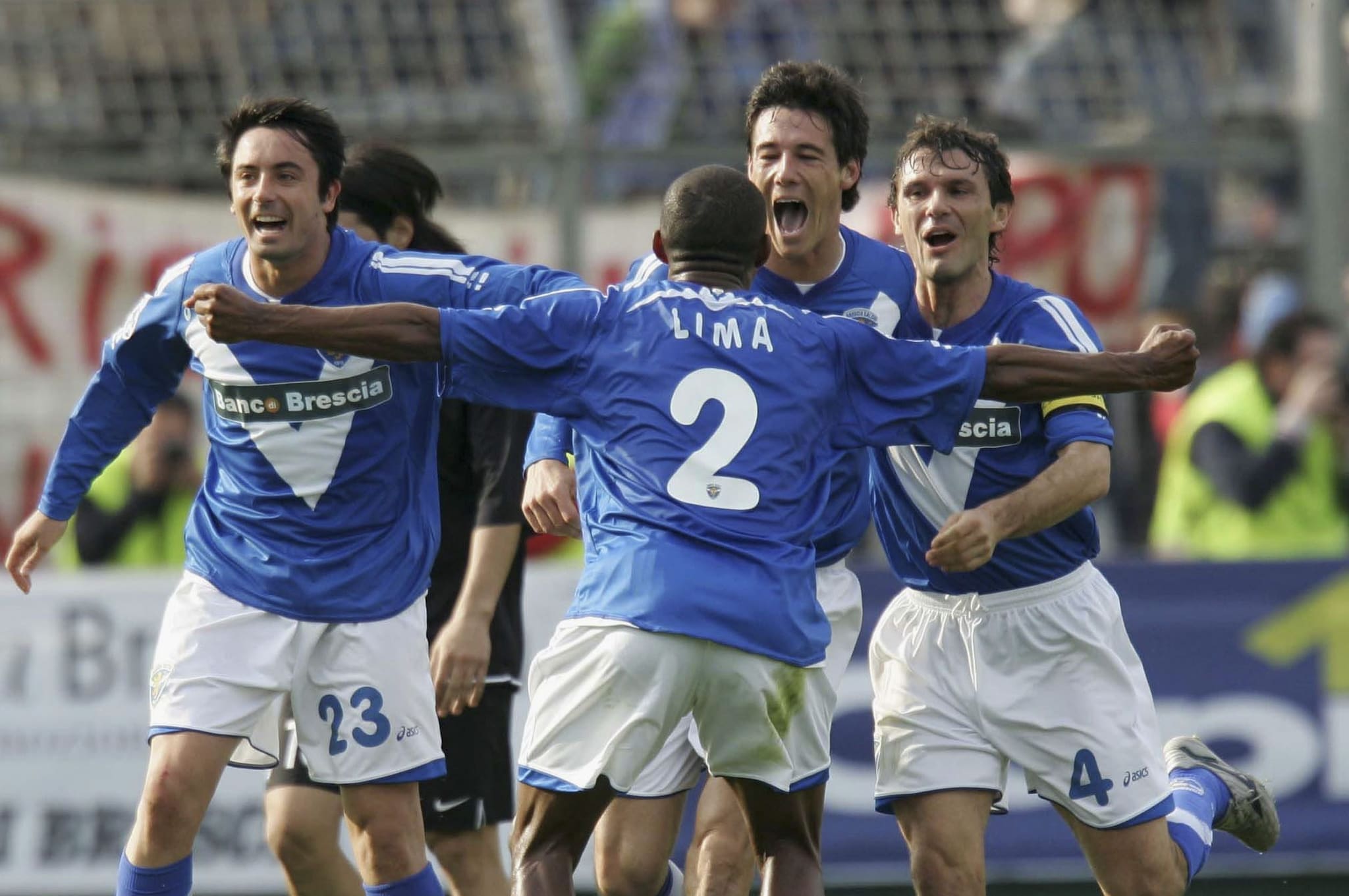 È il 10 marzo 2007, il Brescia batte la Juventus 3–1 in Serie B grazie a una tripletta di Matteo Serafini