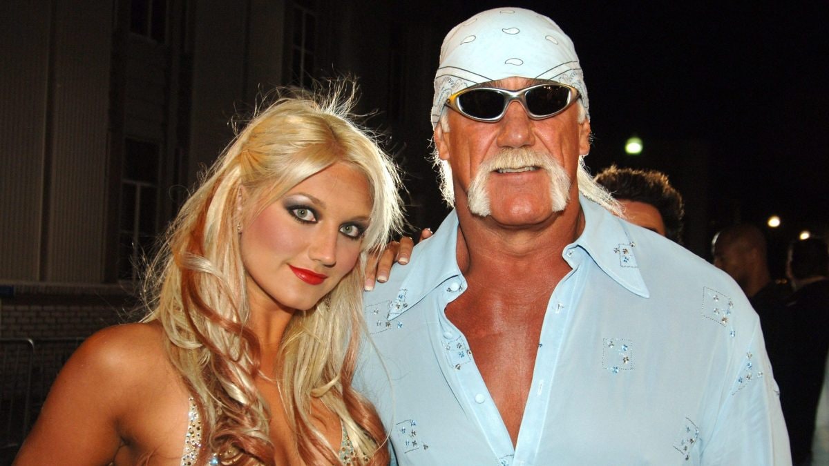 Brooke Hogan al fianco di papà Hulk, la donna aveva chiesto di essere esclusa dal testamento paterno.