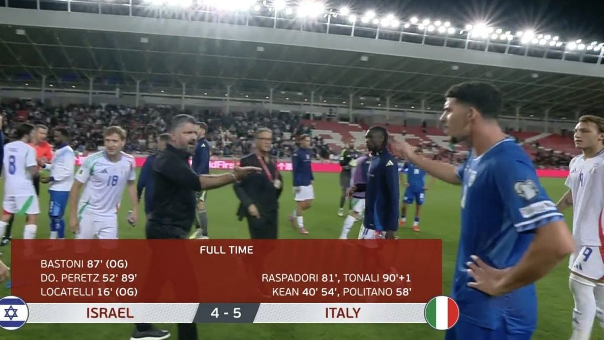 Gattuso apostrofa un giocatore israeliano a fine partita.