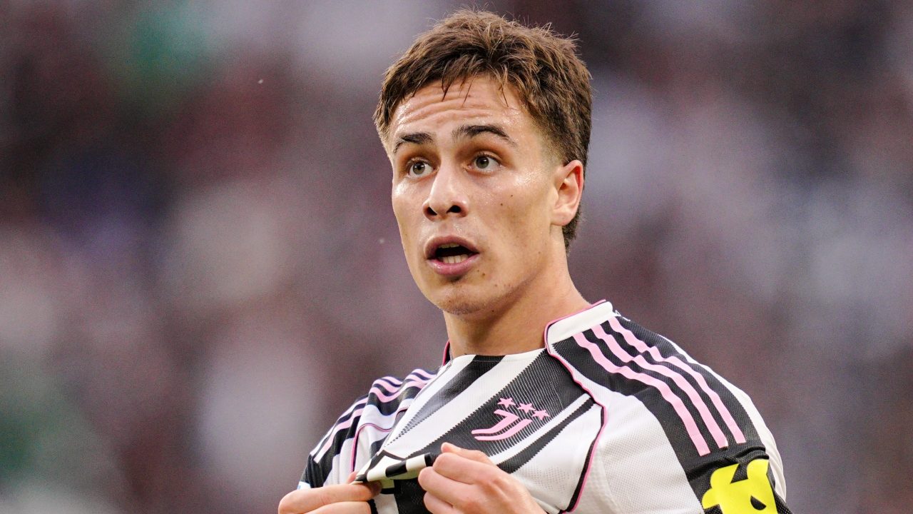 Figuras sensuales y desnudas en plena expresión