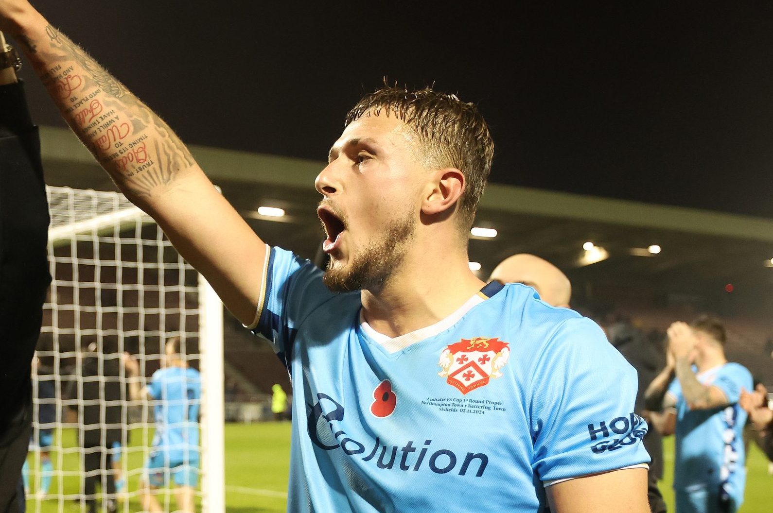 Lewis White con la maglia del Kettering Town lo scorso anno: è un difensore di 24 anni