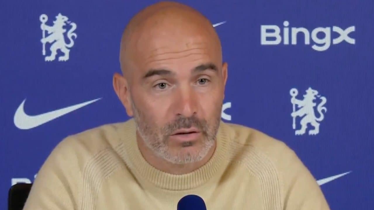 Questa borsa dorata firmata Valentino è l’accessorio glam del Natale 2024