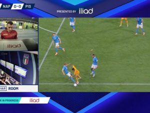 napoli-pisa-on-field-review-rigore-300x225.jpg