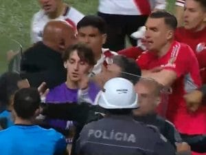 river-plate-palmeiras-arbitro-polizia-libertadores-rissa-furia-cosa-successo-1-300x225.jpg