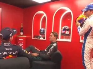 sainz-unicorno-casco-300x225.jpg
