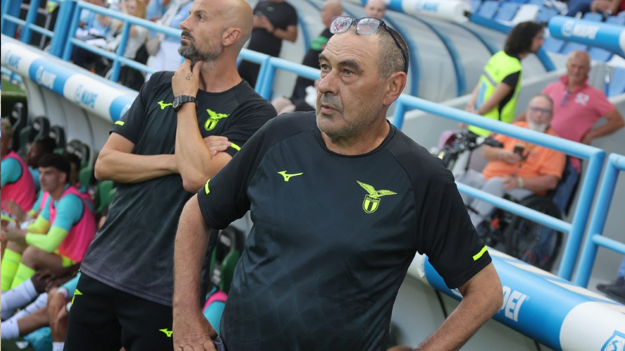 Sarri sulla panchina della Lazio.