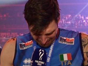 simone-anzani-lacrime-in-diretta-tv-mondiale-italvolley-300x225.jpeg