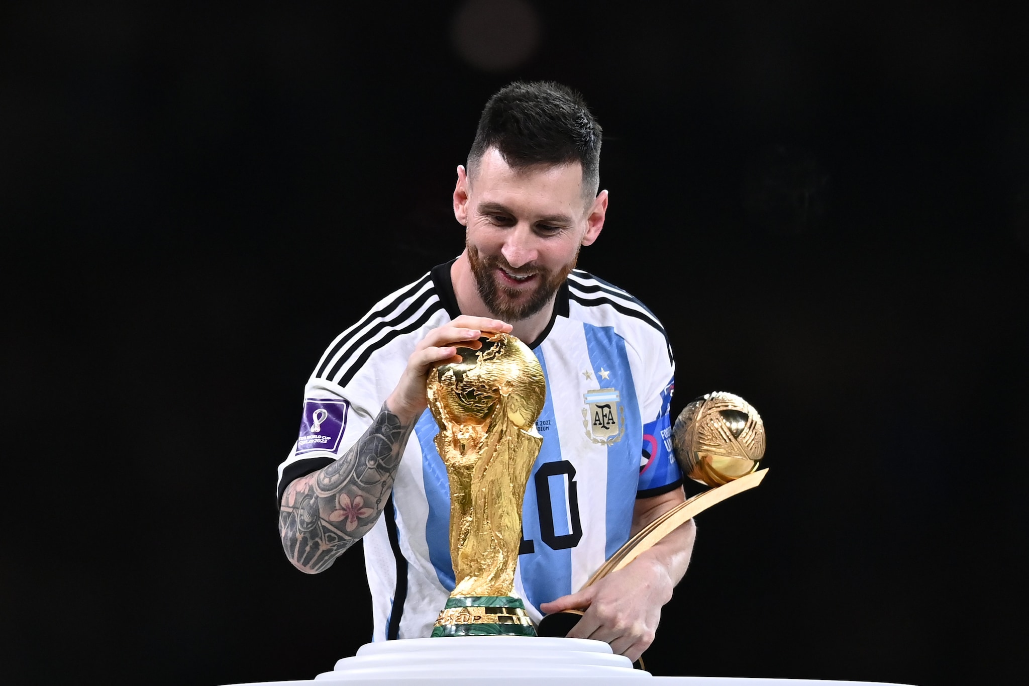 Messi fa dietrofront, ai Mondiali con l'Argentina per difendere il titolo: "Ma solo a una condizione"