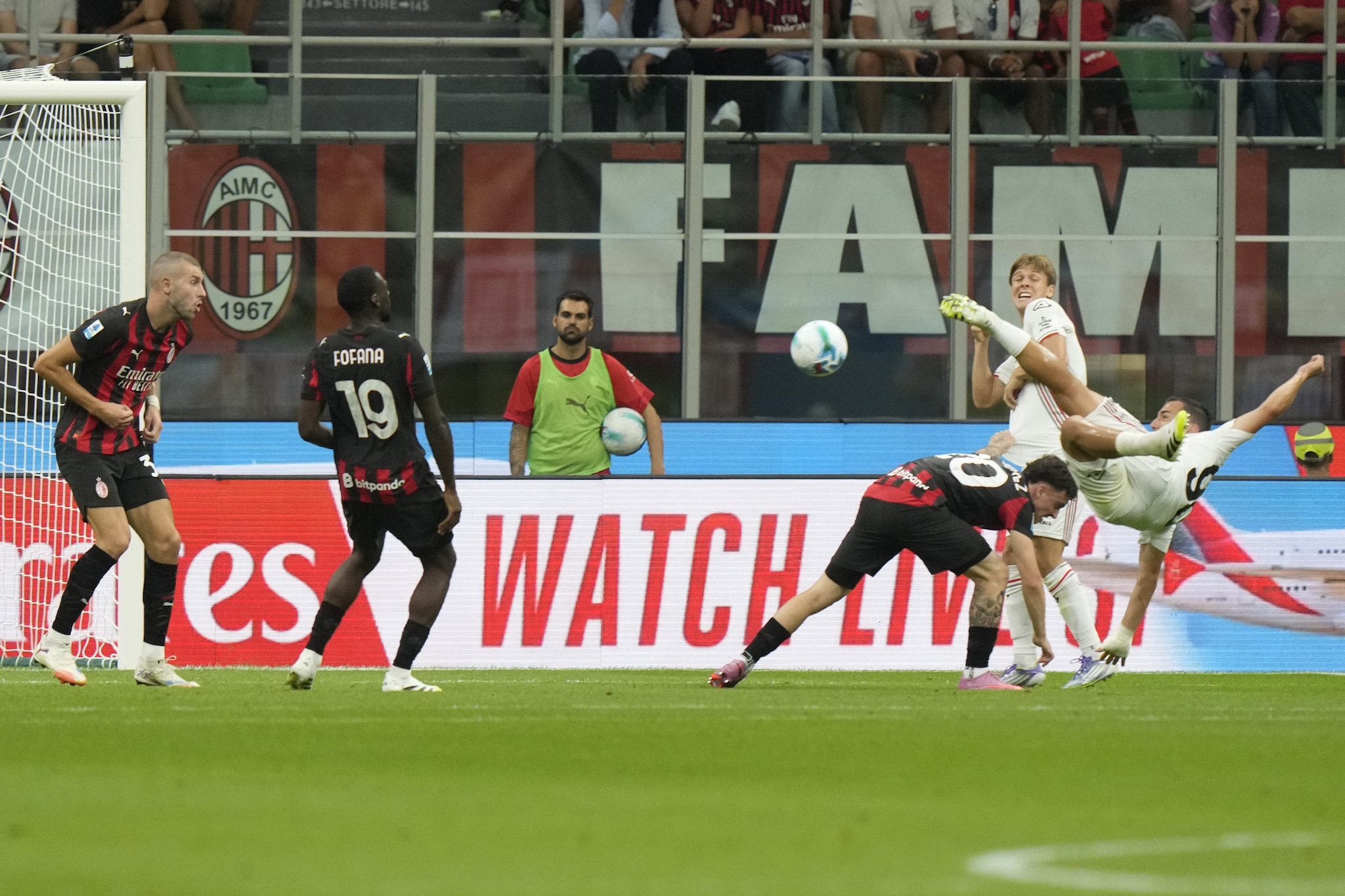 Federico Bonazzoli ha realizzato 4 gol in questa Serie A, due in rovesciata: uno al Milan, l’altro al Genoa.