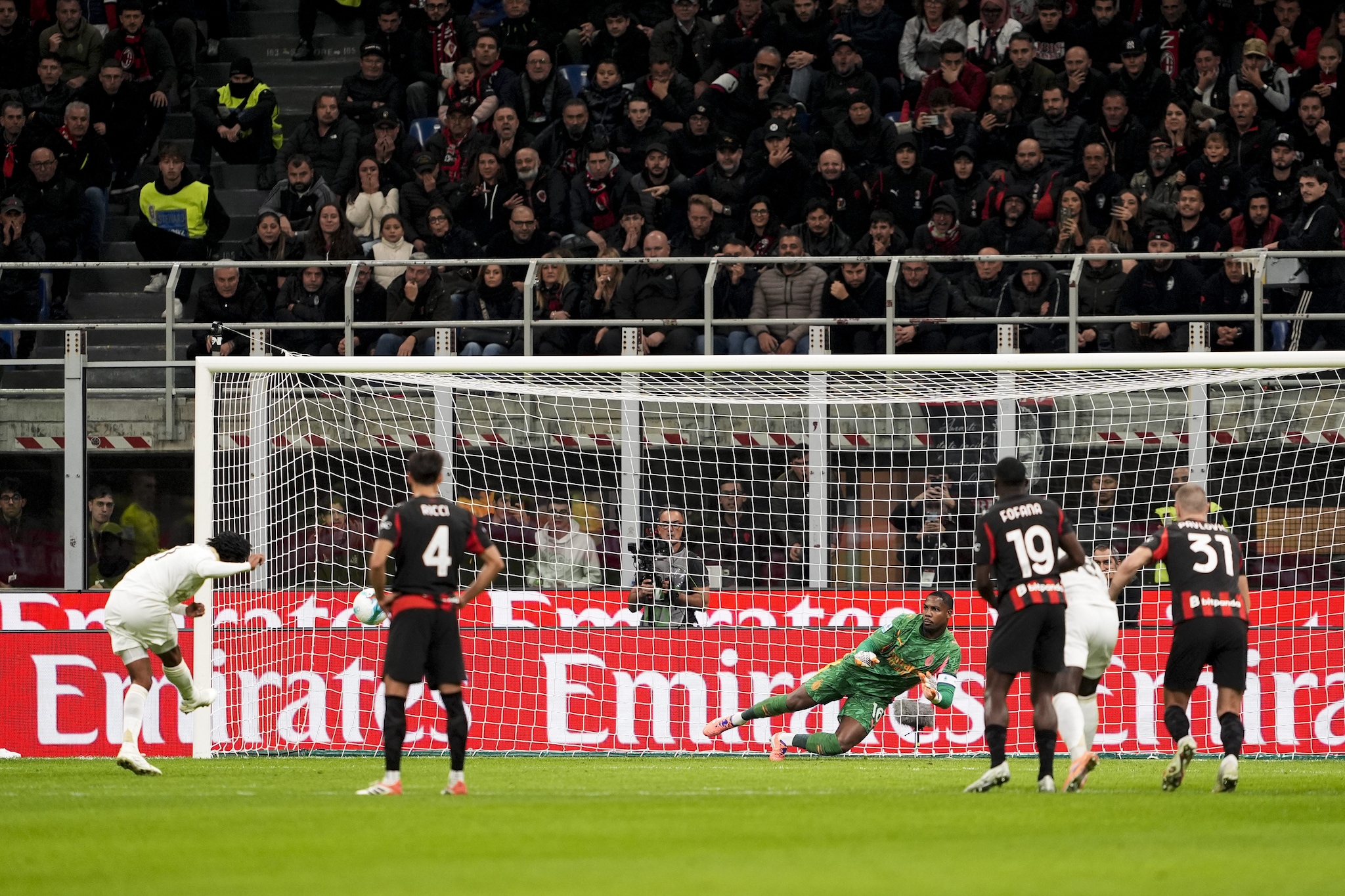 Il calcio di rigore trasformato da Cuadrado, che ha dato l’1–1 al Pisa.