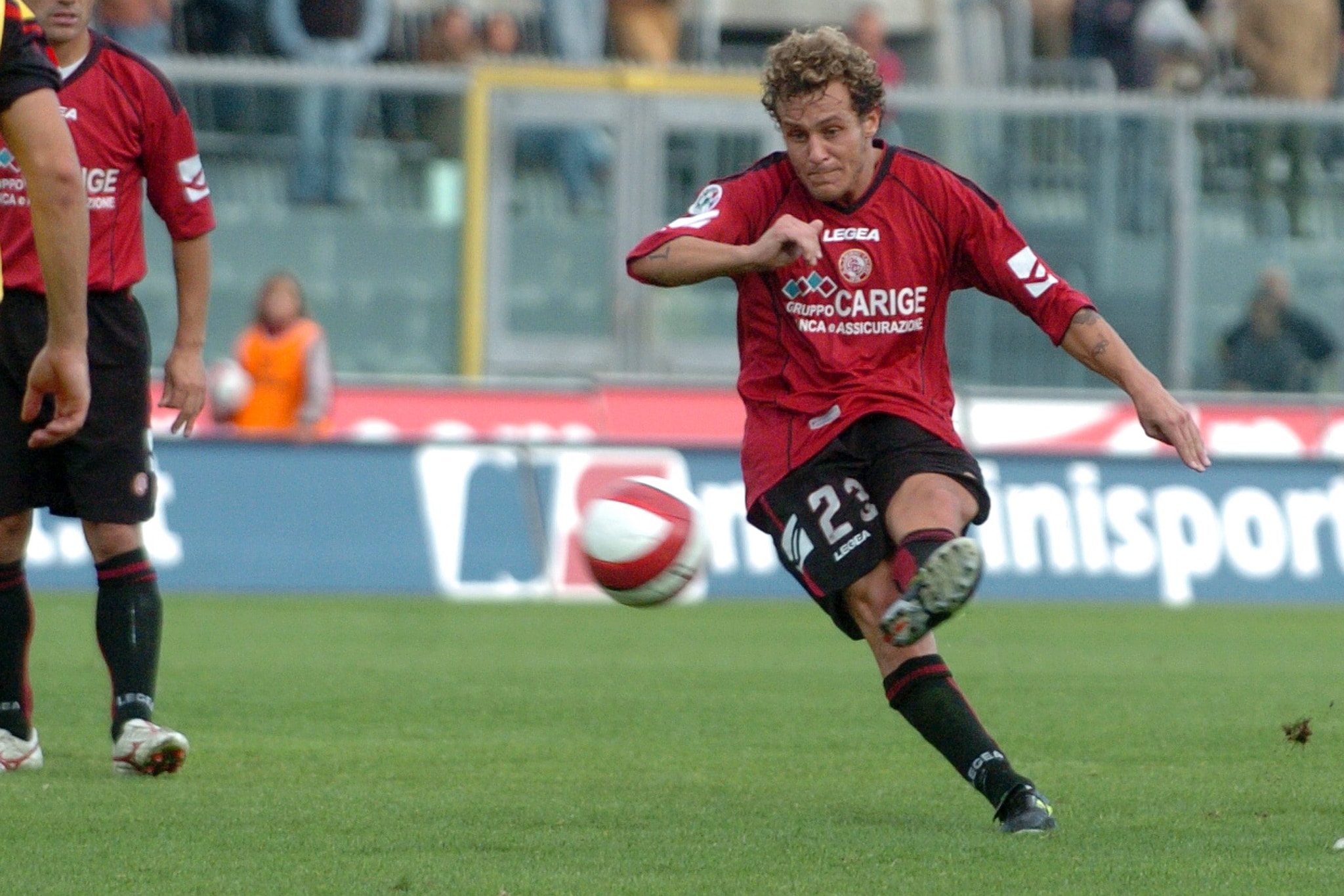 Idolo totale a Livorno, dove ha vinto un Campionato di Serie B e siglato 34 gol in tre stagioni