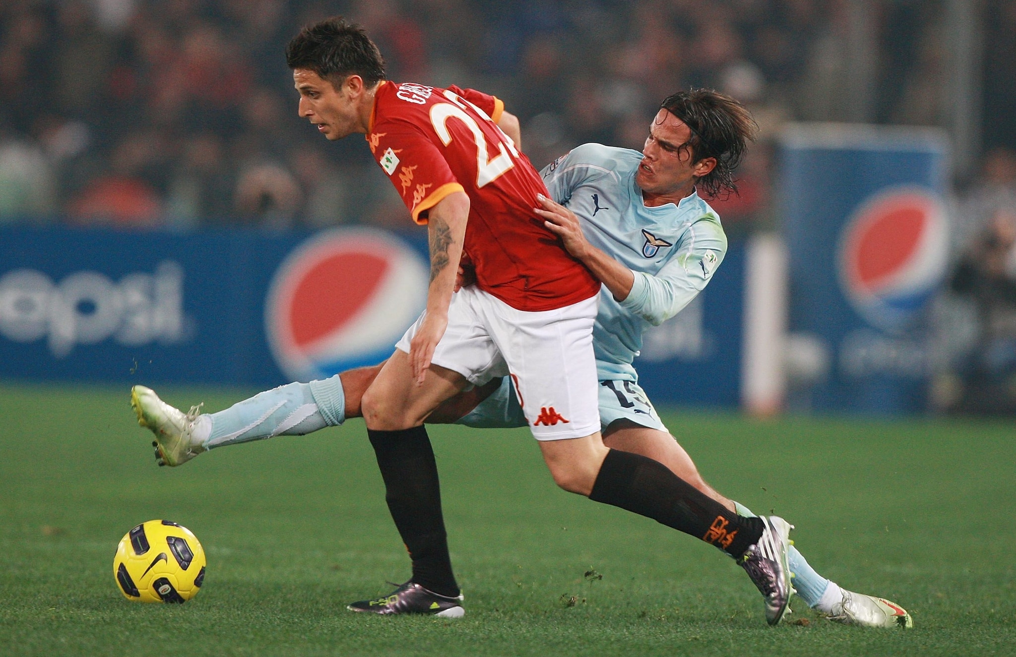 Leandro Greco durante un derby con la Lazio.
