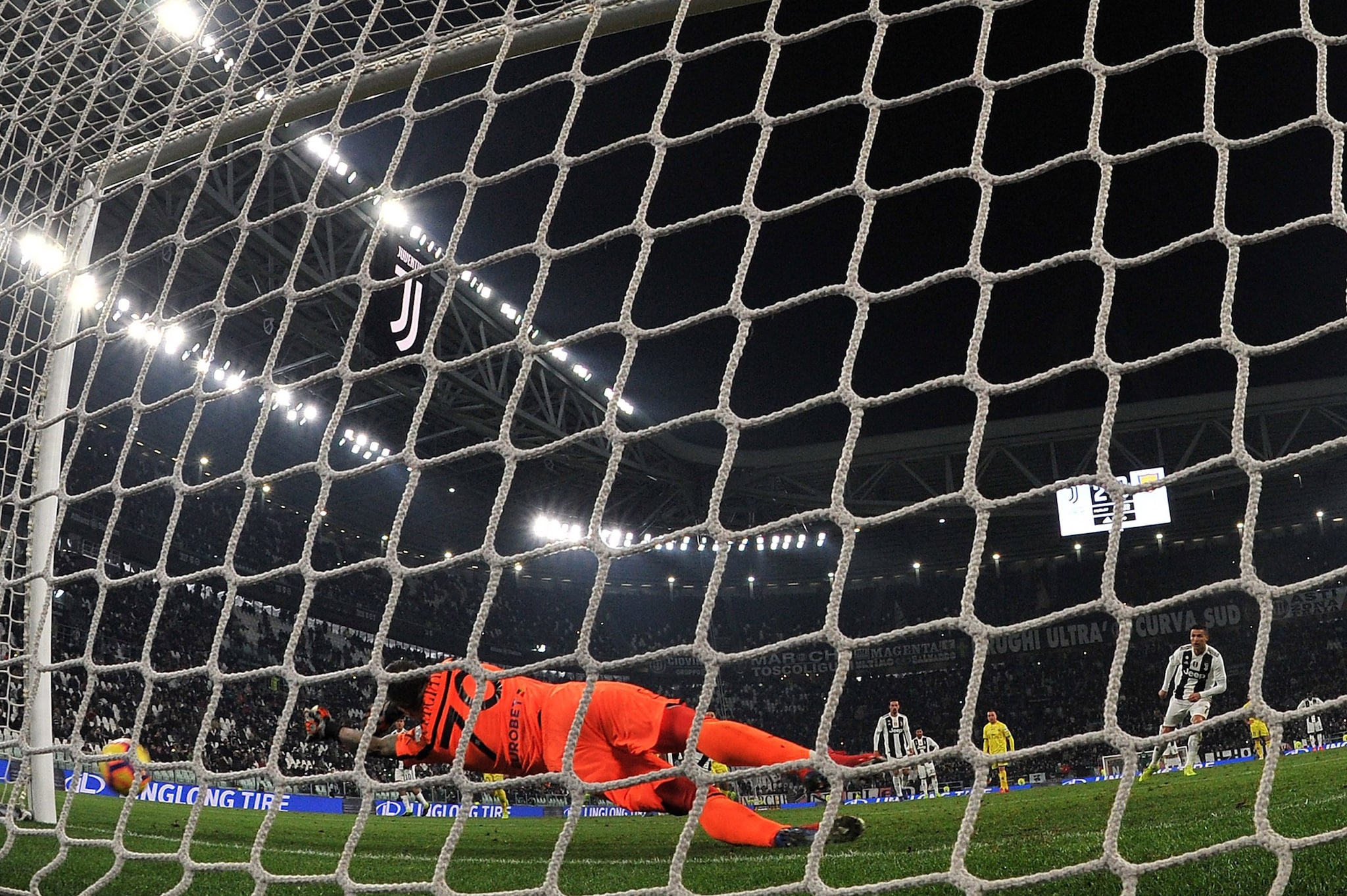 Il momento in cui Sorrentino ha parato il rigore a Cristiano Ronaldo.