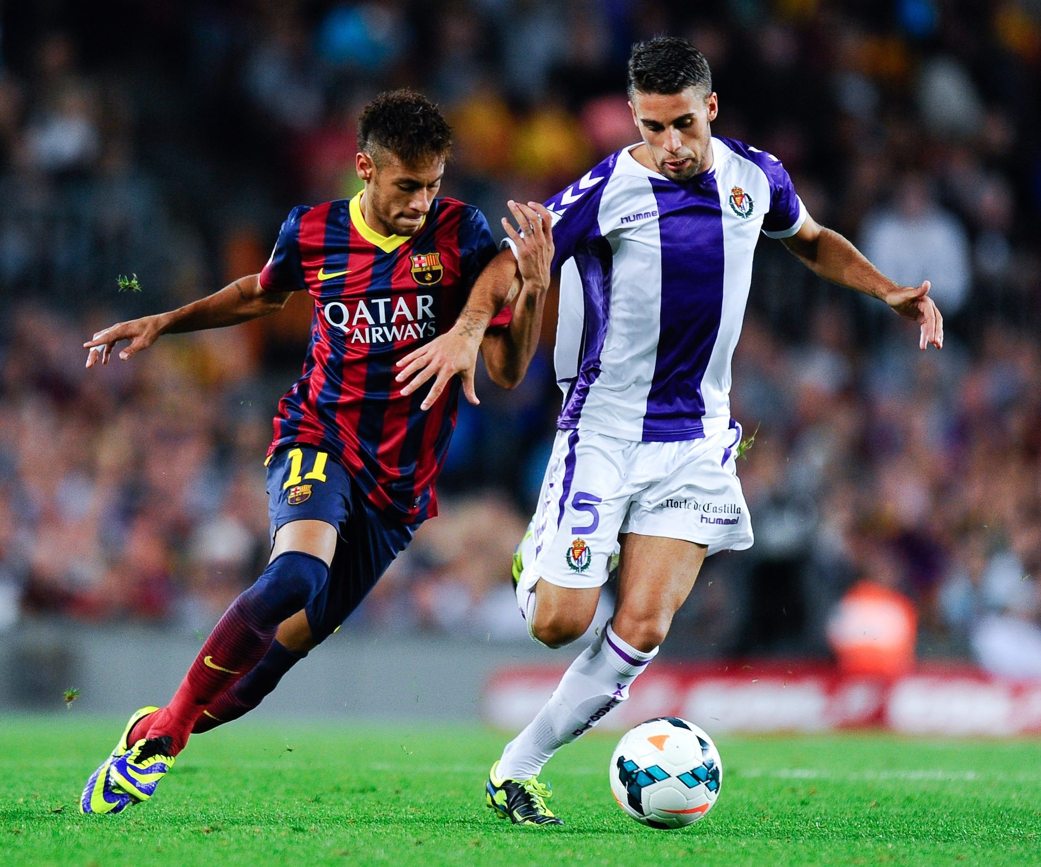 Fausto Rossi impegnato contro Neymar ai tempi del Valladolid.