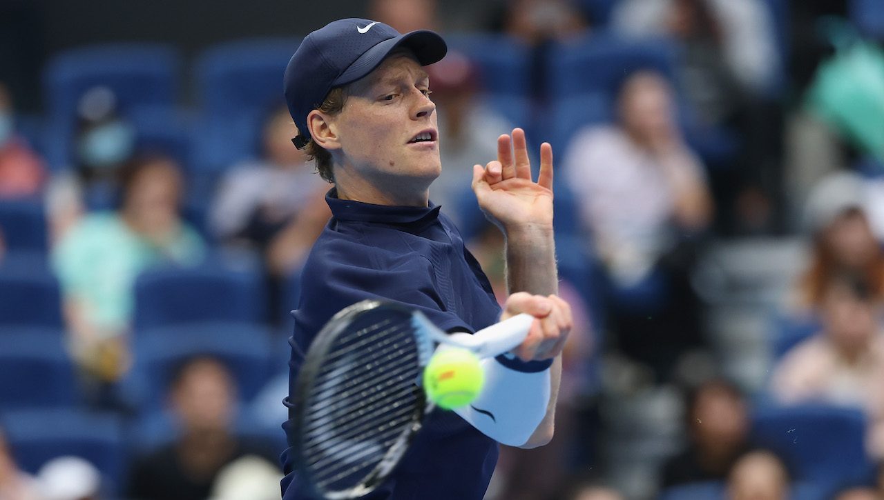 Sinner vince all'esordio a Vienna, battuto Altmaier 6-0, 6-2: ora il derby con Cobolli