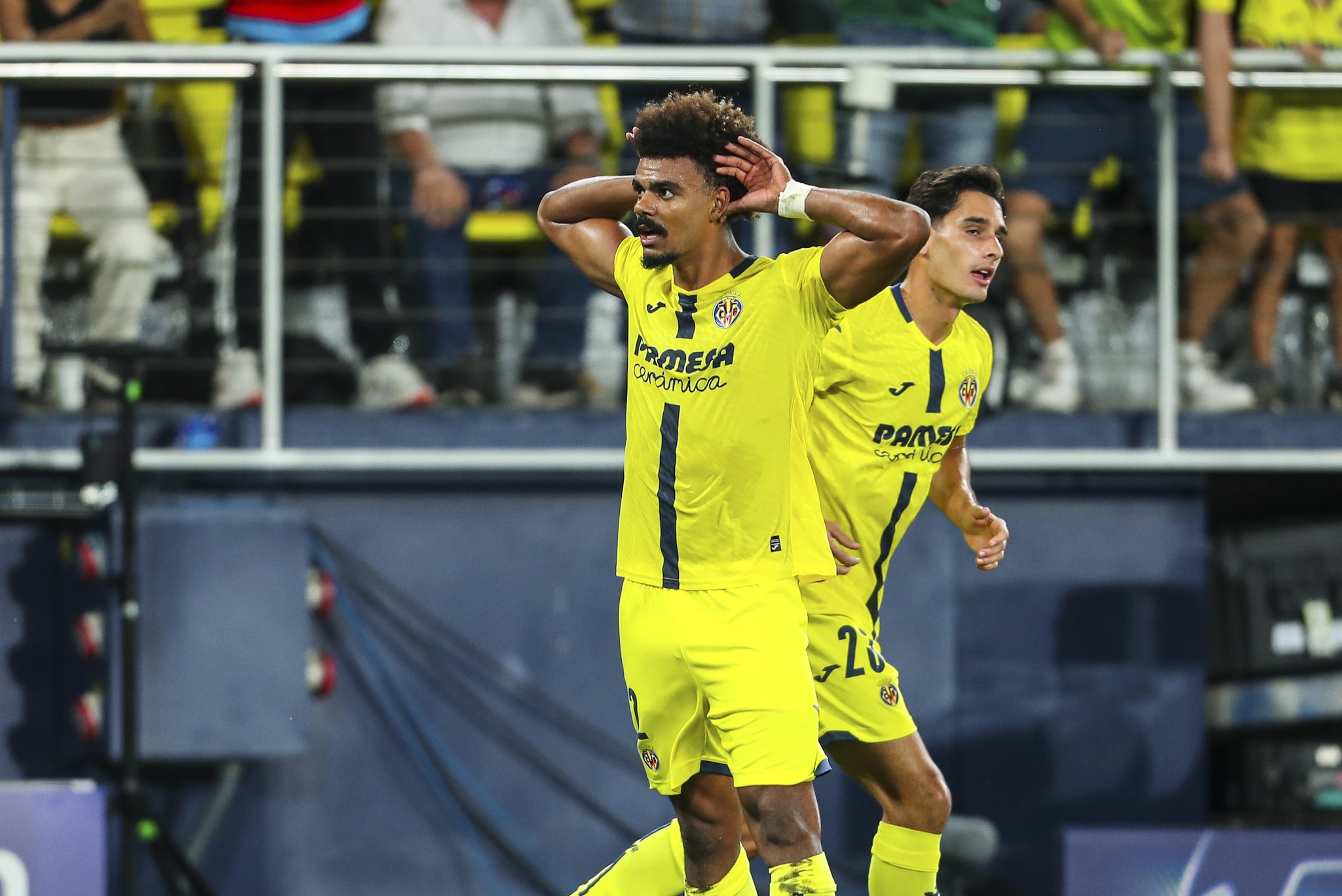 Renato Veiga esulta dopo il gol alla Juventus.