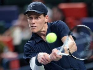Sinner-Tsitsipas oggi ai quarti del Six Kings Slam, orario e dove vederla in TV e streaming