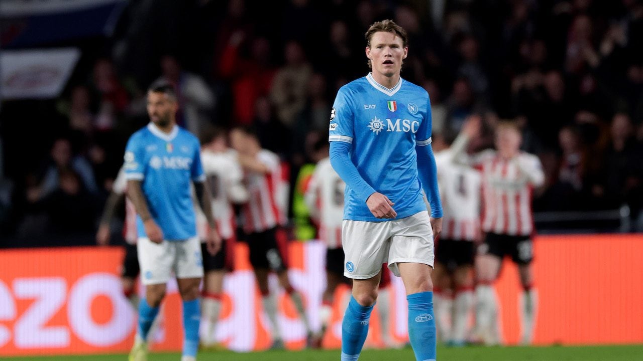 Napoli strapazzato dal PSV in Champions: finisce 6-2, notte da incubo per Conte