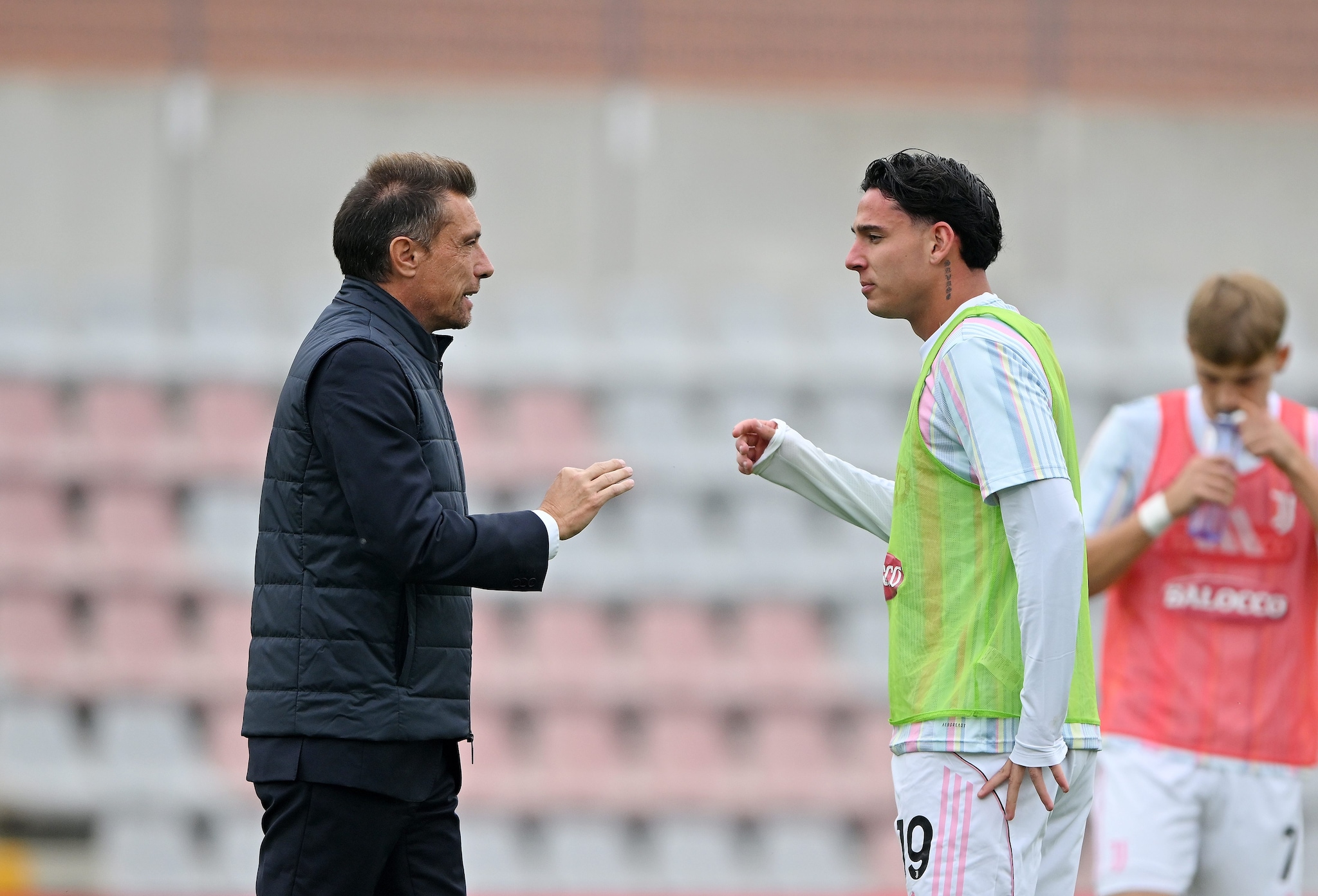 Brambilla a colloquio con uno dei suoi giocatori.