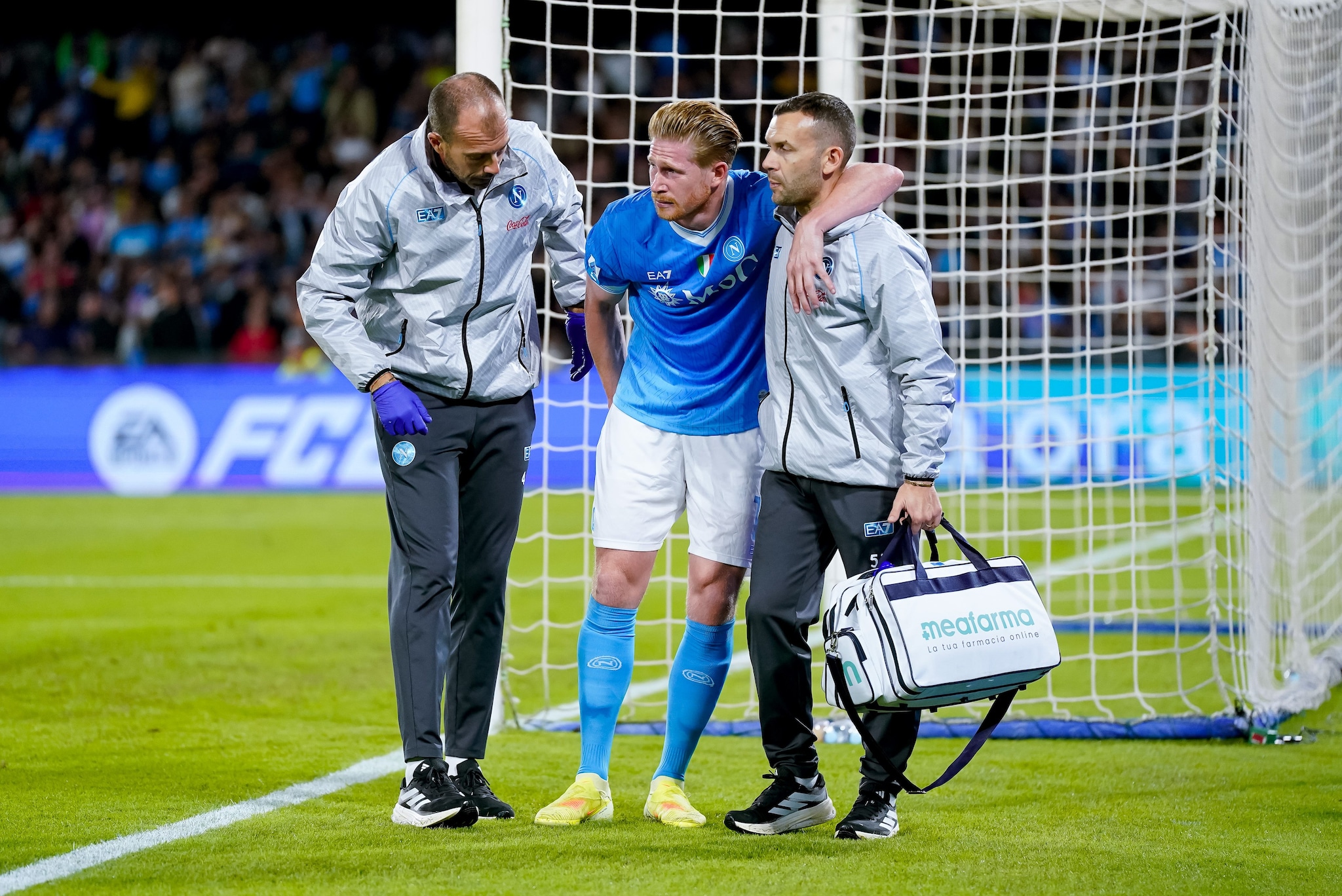 Il momento in cui De Bruyne dolorante non riesce a entrare in campo.
