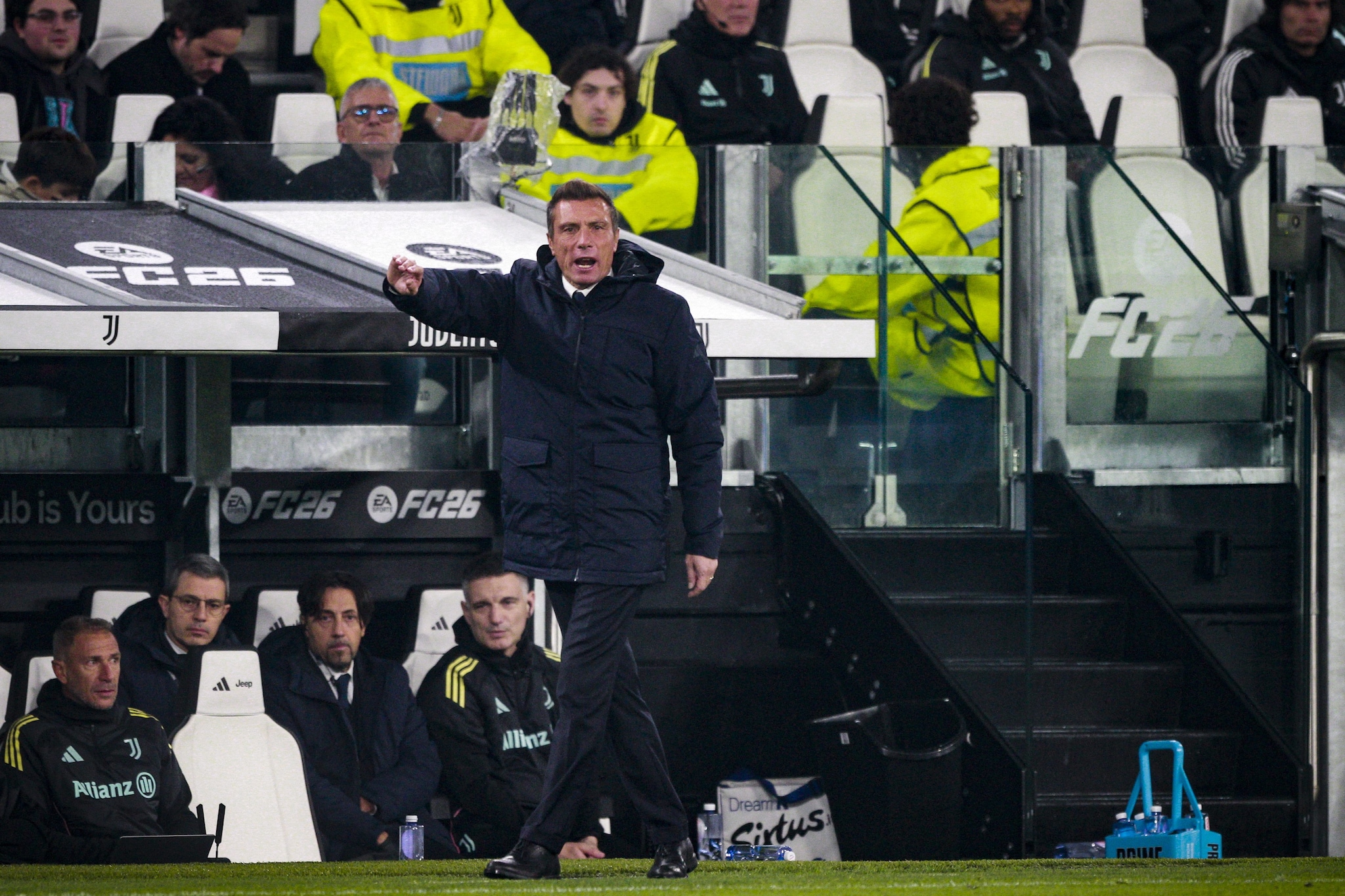 Brambilla sulla panchina della Juventus contro l’Udinese.