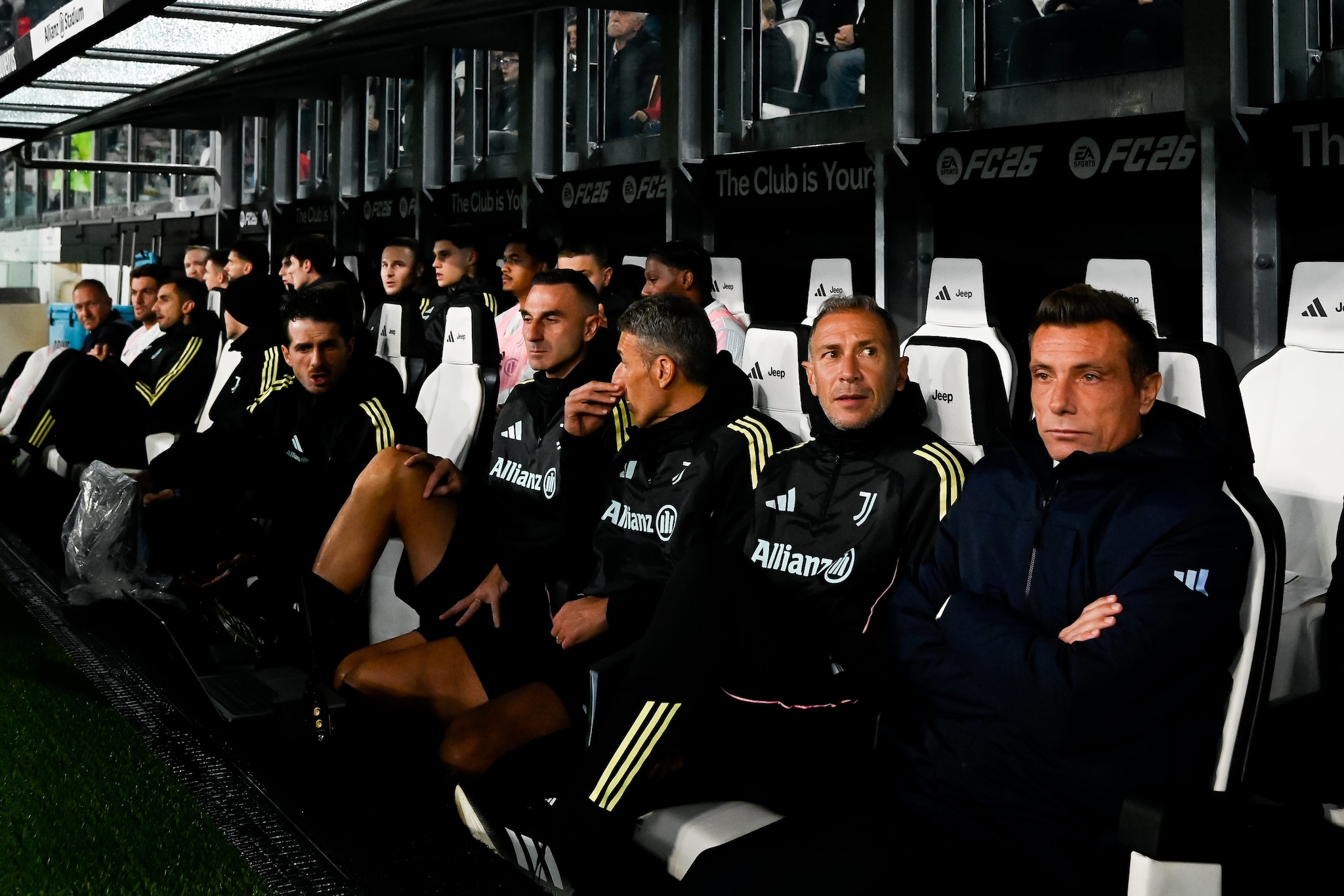 Brambilla e la panchina della Juventus contro l’Udinese.