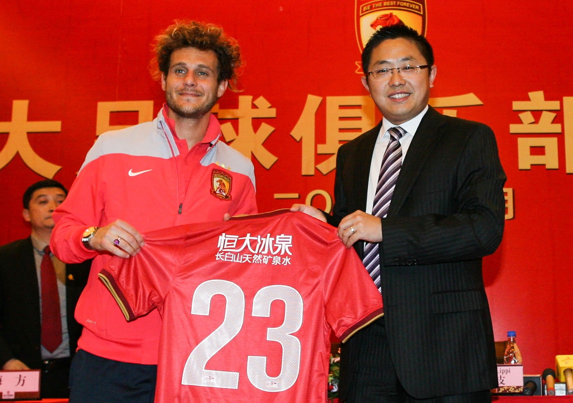 Diamanti ha giocato poco più di un anno in Cina con il Guangzhou, vinse anche il campionato cinese.