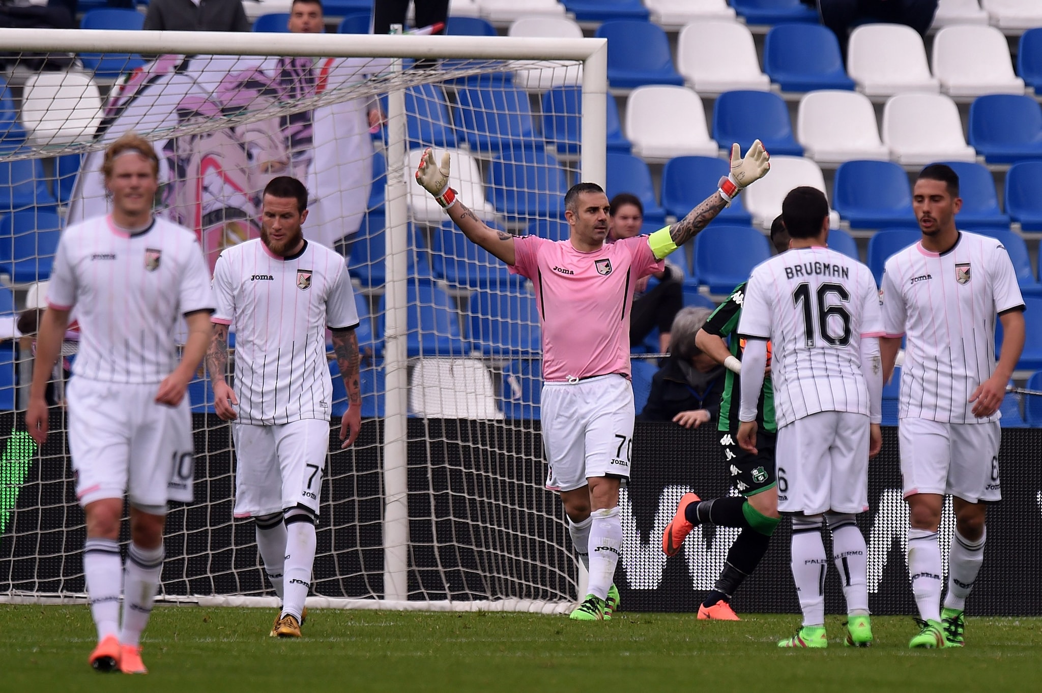 Stefano Sorrentino con la maglia del Palermo.