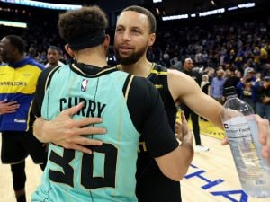 Golden-State-cerca-rinforzi-e-pesca-in-famiglia-ci-saranno-due-Curry-nel-prossimo-roster-NBA-300x225.jpg