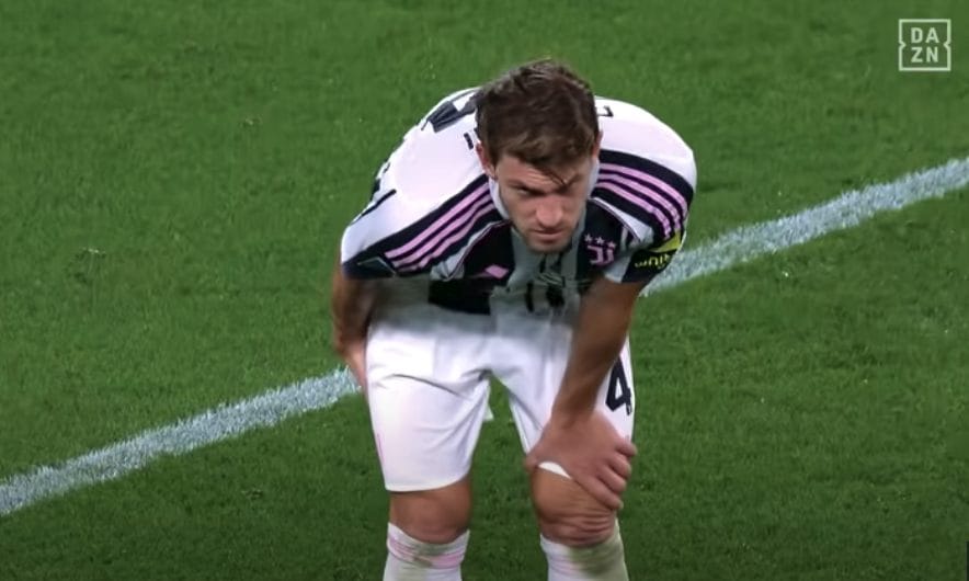 Rugani distrutto dai crampi in campo.
