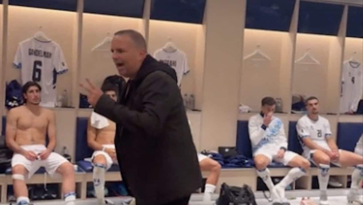 Il ct di Israele urla nello spogliatoio, vuole risposte contro l'Italia: "Alzate la testa. Alzatela!"