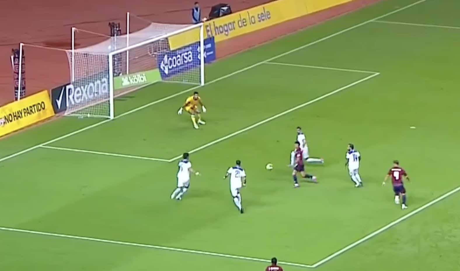 La polizia irrompe negli spogliatoi prima delle qualificazioni Mondiali: vogliono arrestare un giocatore