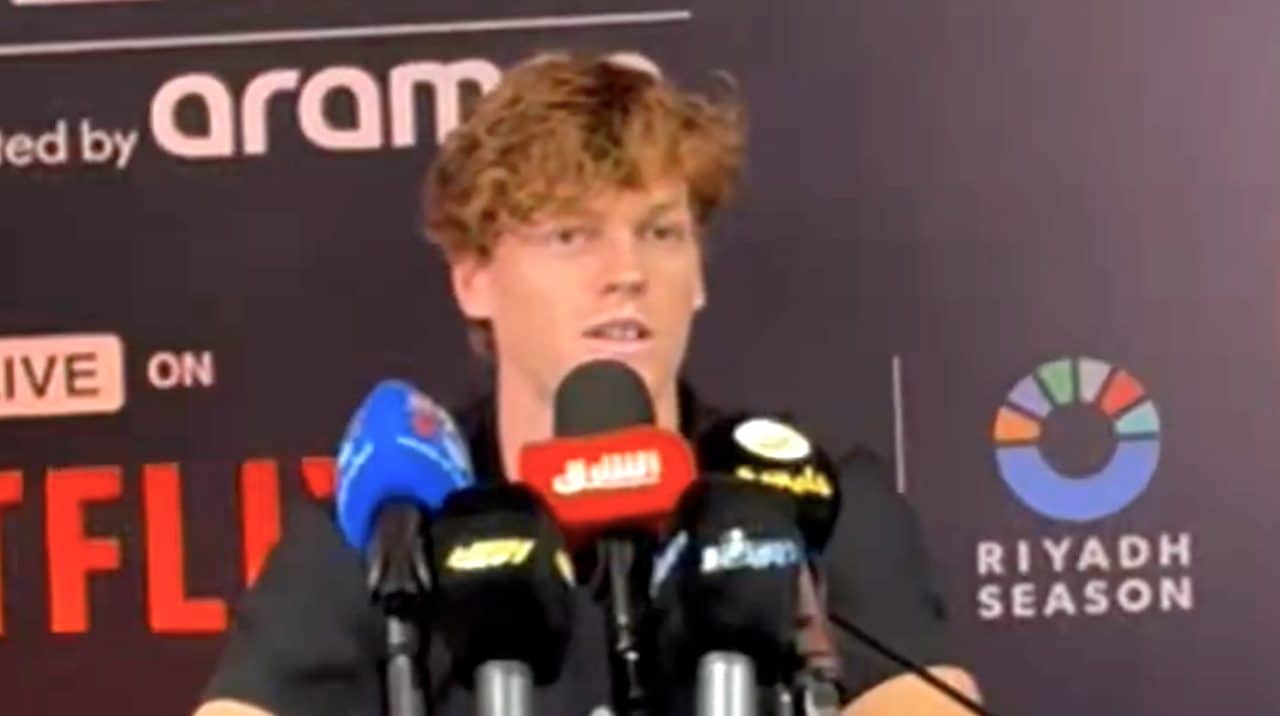 Jannik Sinner: "Coi soldi del tennis ho avuto meno pressione. Eravamo stretti, non ce l'avrei fatta"