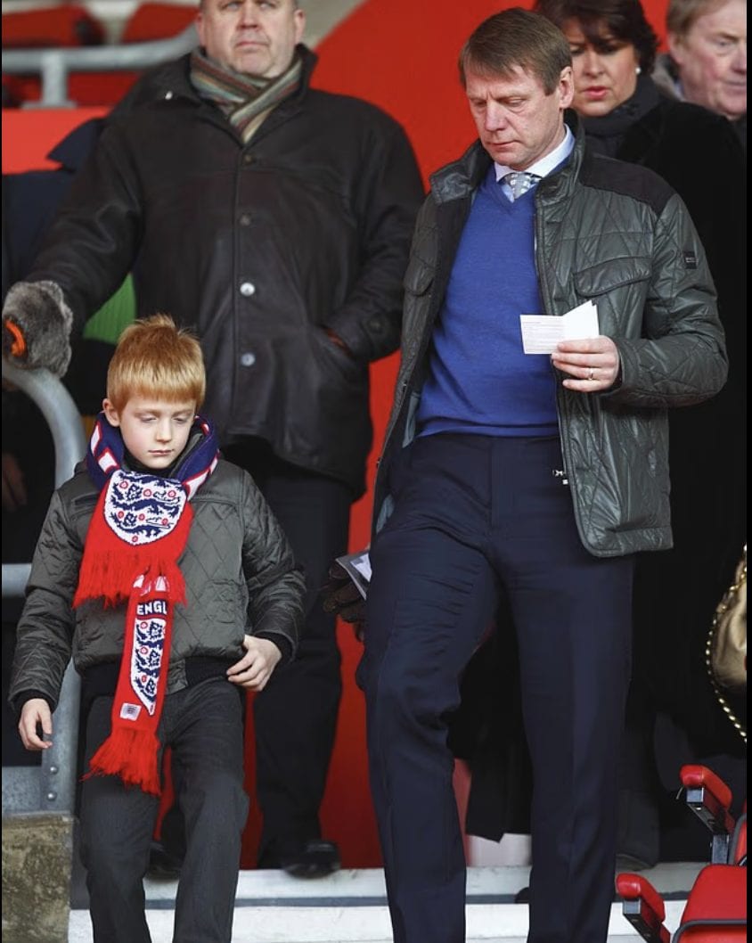 Stuart Pearce con suo figlio Harley durante una partita al St Mary’s Stadium di Southampton nel 2012.