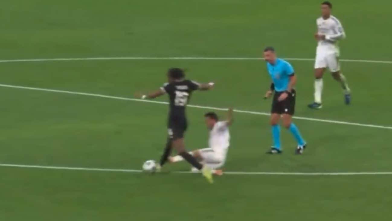 Brahim Diaz graziato dall'arbitro in Real Madrid-Juventus: "Entra col piede a martello, era da rosso"