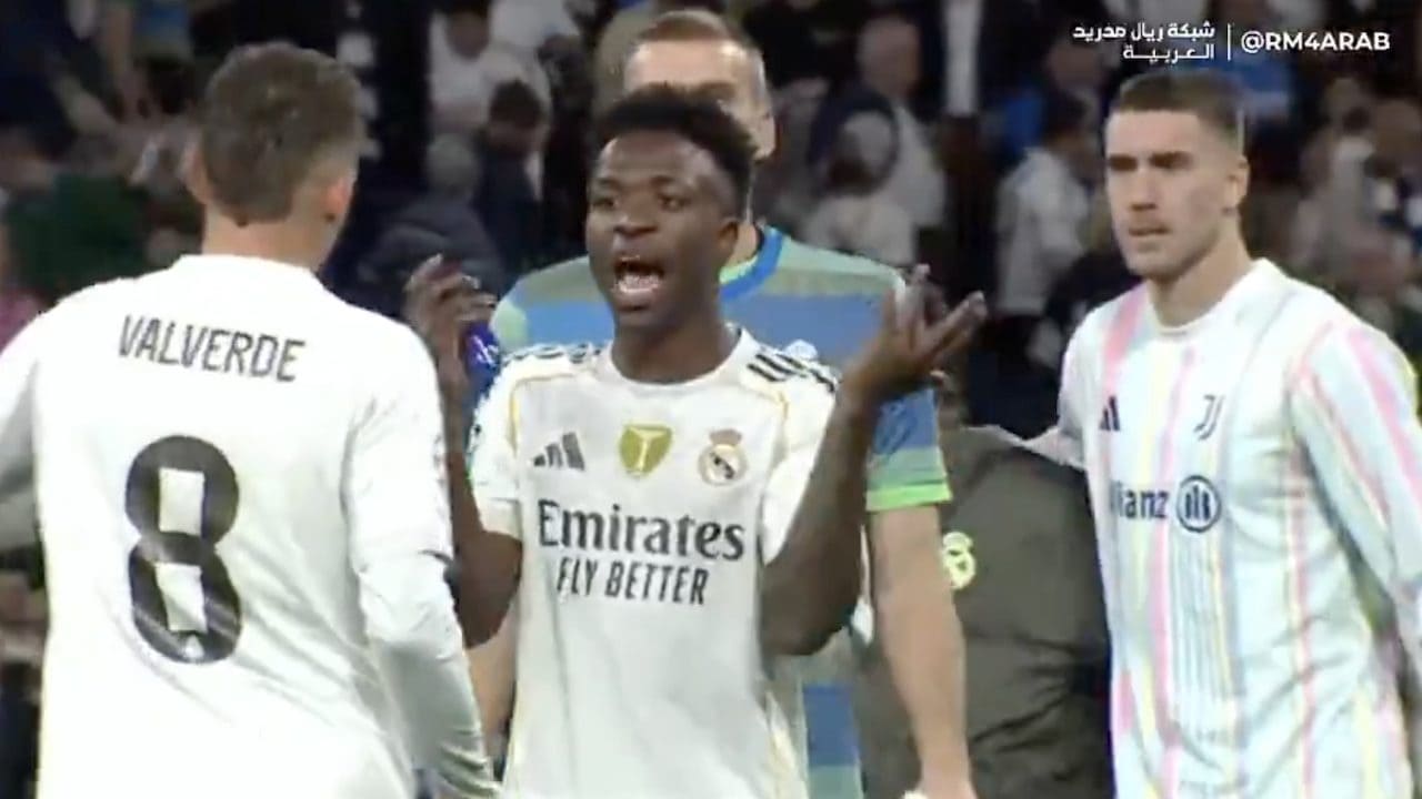 Vinicius aspetta la fine di Real-Juve per rimproverare Valverde: gli urla una sola parola, poi sorride