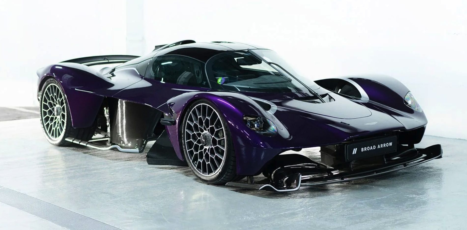 Perché un uomo ha pagato 270mila euro di optional per un'Aston Martin e se n'è liberato dopo 97 km