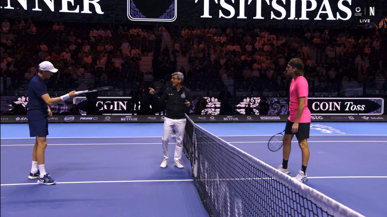 Sinner vince al Six Kings Slam, battuto Tsitsipas 6-2, 6-3: problema fisico per Tsitsipas