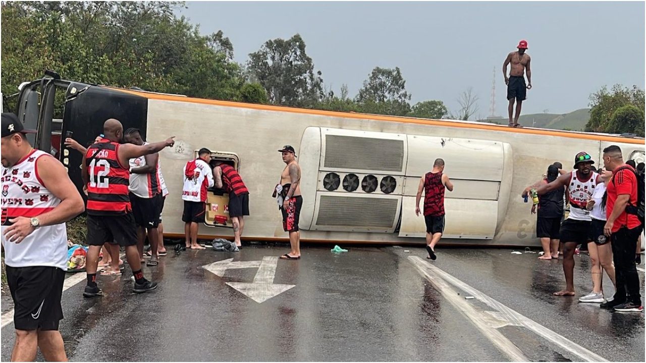 L'autobus dei tifosi del Flamengo si ribalta, tragedia sfiorata in Brasile: ci sono 46 feriti