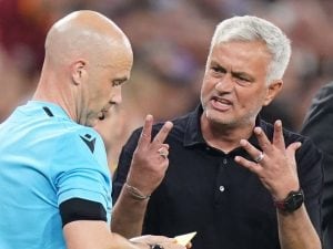 arbitro-taylor-roma-mourinho-300x225.jpg
