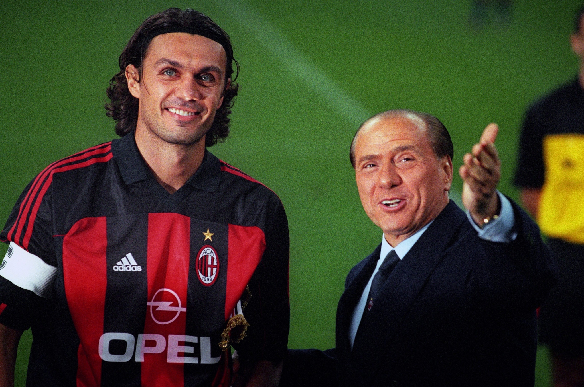 Silvio Berlusconi nel 2000 con Paolo Maldini, capitano del suo Milan