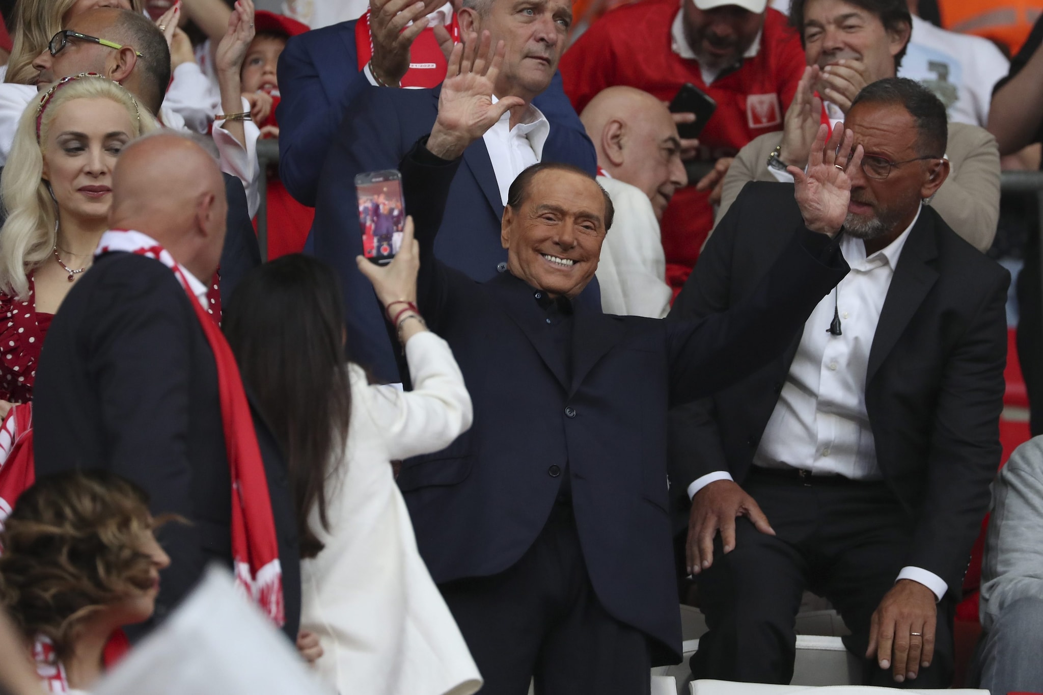 Silvio Berlusconi festeggia in tribuna la promozione del Monza in Serie A: è il 31 maggio 2022