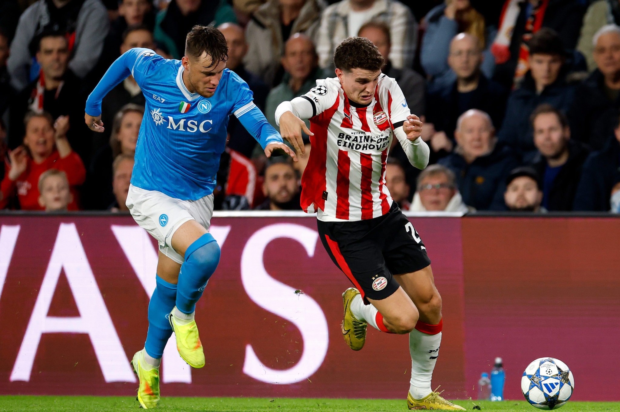 Sam Beukema è uno dei nuovi arrivati nel Napoli di quest’anno: il difensore olandese è stato disastroso contro il PSV